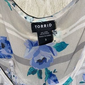 Gray and blue floral top torrid